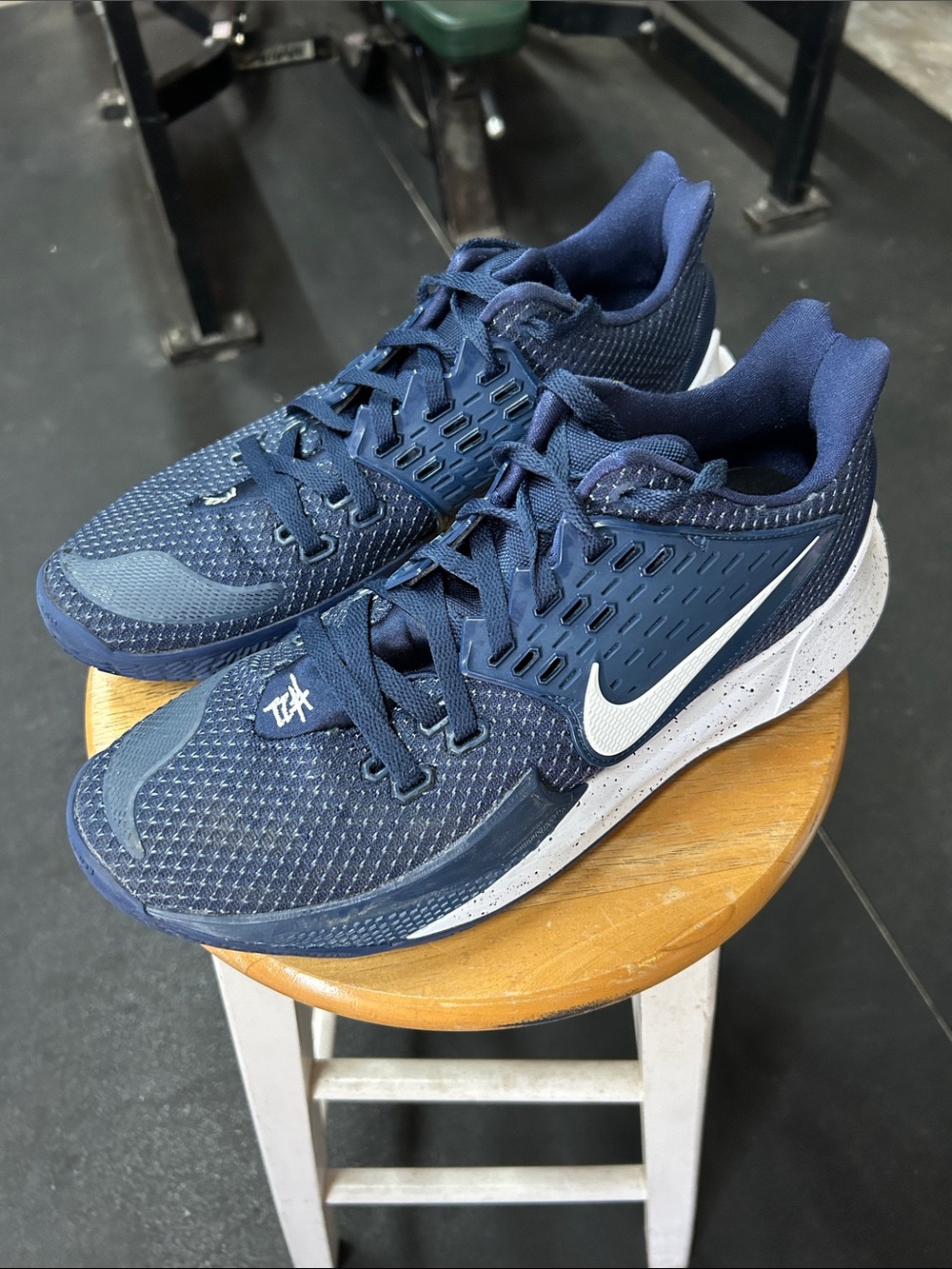 Kyrie Irving - Nike low top basketball shoes